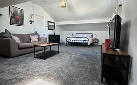 The Eaves - Victorian Second Floor, Open Plan Apartment